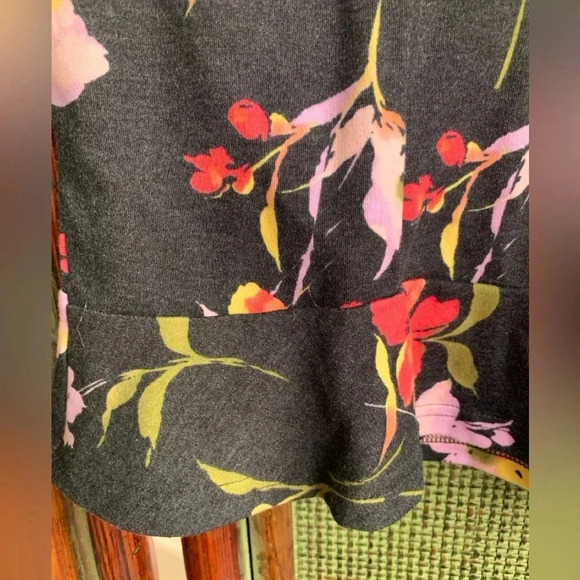 SO JUNIORS ELASTIC WAIST RUFFLE FLOUNCE BLACK FLORAL PRINT MINI SKIRT SIZE SMALL - Picture 2 of 6